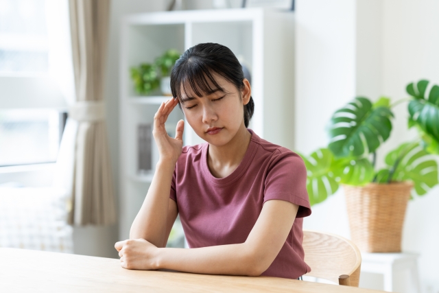 最近頭痛が増えた…それ、姿勢が原因かも｜猫背・ストレートネック改善 画像