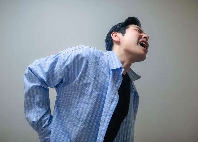 ぎっくり腰予防なら当院へ｜急動作に潜む危険にご注意を 画像